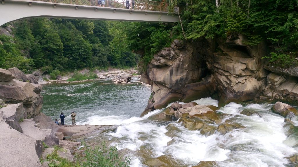 Jaremtsche Wasserfall roadtrip ukraine