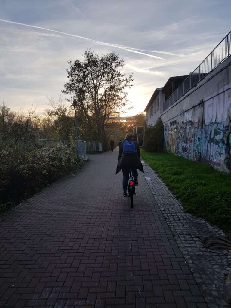Mit Fahrrad durch Leipzig Karl-Heine-Kanal Grafittis