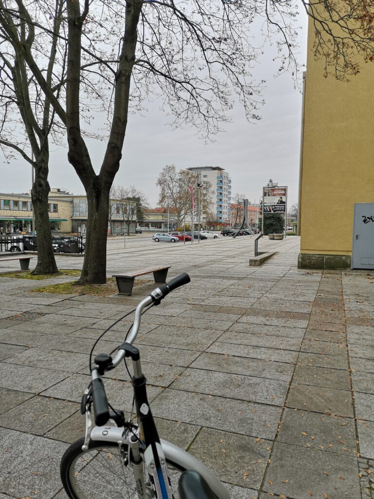 Mit Fahrrad in Eisenhuettentadt Radtour Innenstadt Lindenallee
