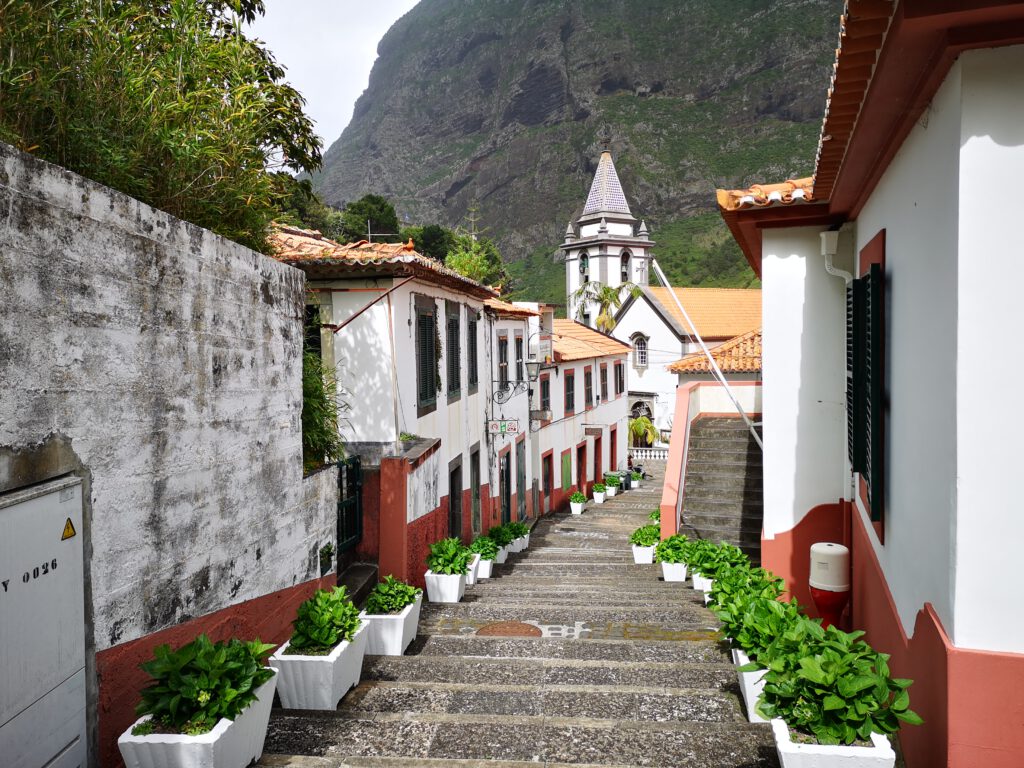Madeira-Tipps-Sao-Vincente-Kirche-und-Ortskern